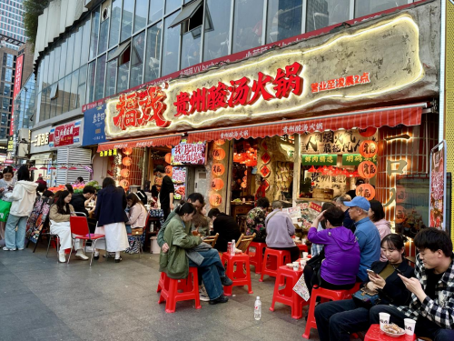 新时代消费降级下的新火锅业态：川渝火锅之都杀出的黑马，本地人爱吃占比70%