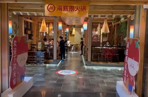 向左？向右？极度内卷的火锅赛道，他们选择最真的自我