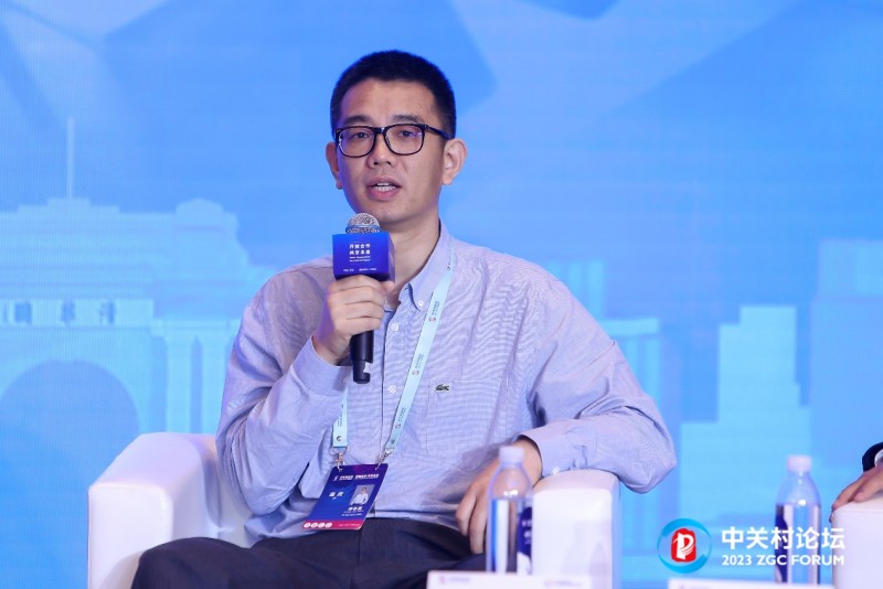 度小满cto许冬亮：降低大模型应用门槛 助力中小银行跨越数字鸿沟和智能化鸿沟
