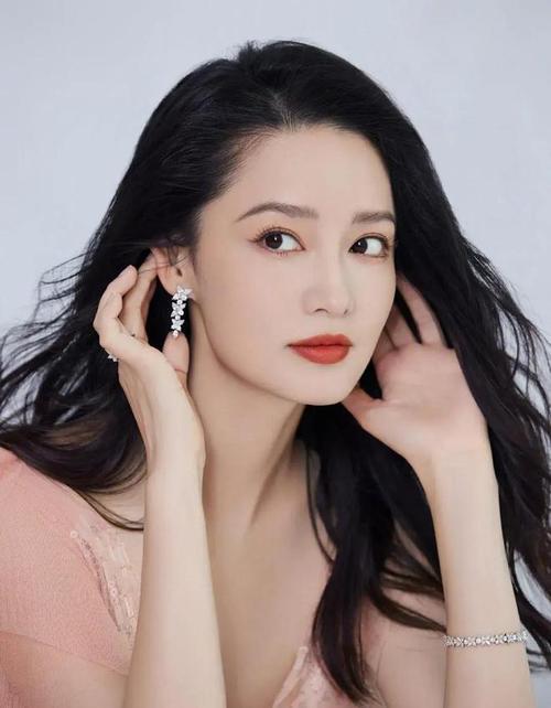 颜值与演技并存的李沁，润致娃娃针为女神增添魅力